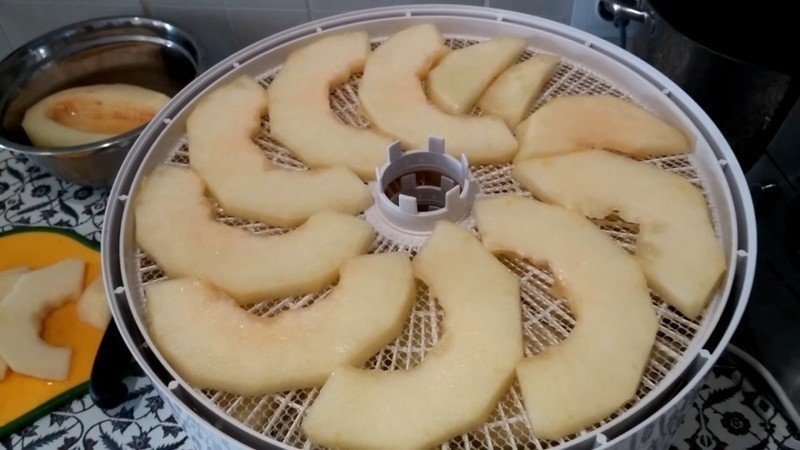 Нарезать яблоки для сушки